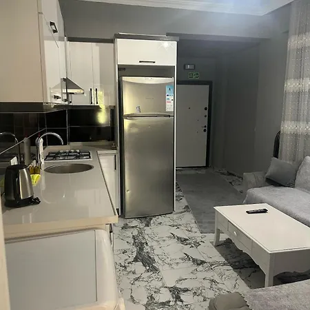 In The Center, 6-7 Minutes To The Airport, Close To The Sea And Coves דירה