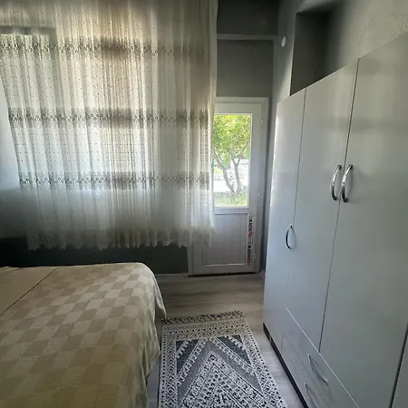דירה In The Center, 6-7 Minutes To The Airport, Close To The Sea And Coves *