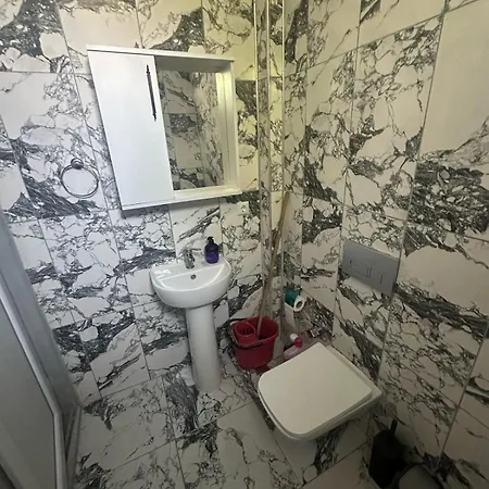 דירה In The Center, 6-7 Minutes To The Airport, Close To The Sea And Coves