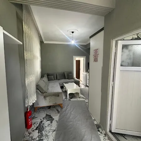 In The Center, 6-7 Minutes To The Airport, Close To The Sea And Coves Апартаменты