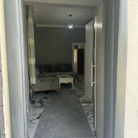 In The Center, 6-7 Minutes To The Airport, Close To The Sea And Coves شقة *